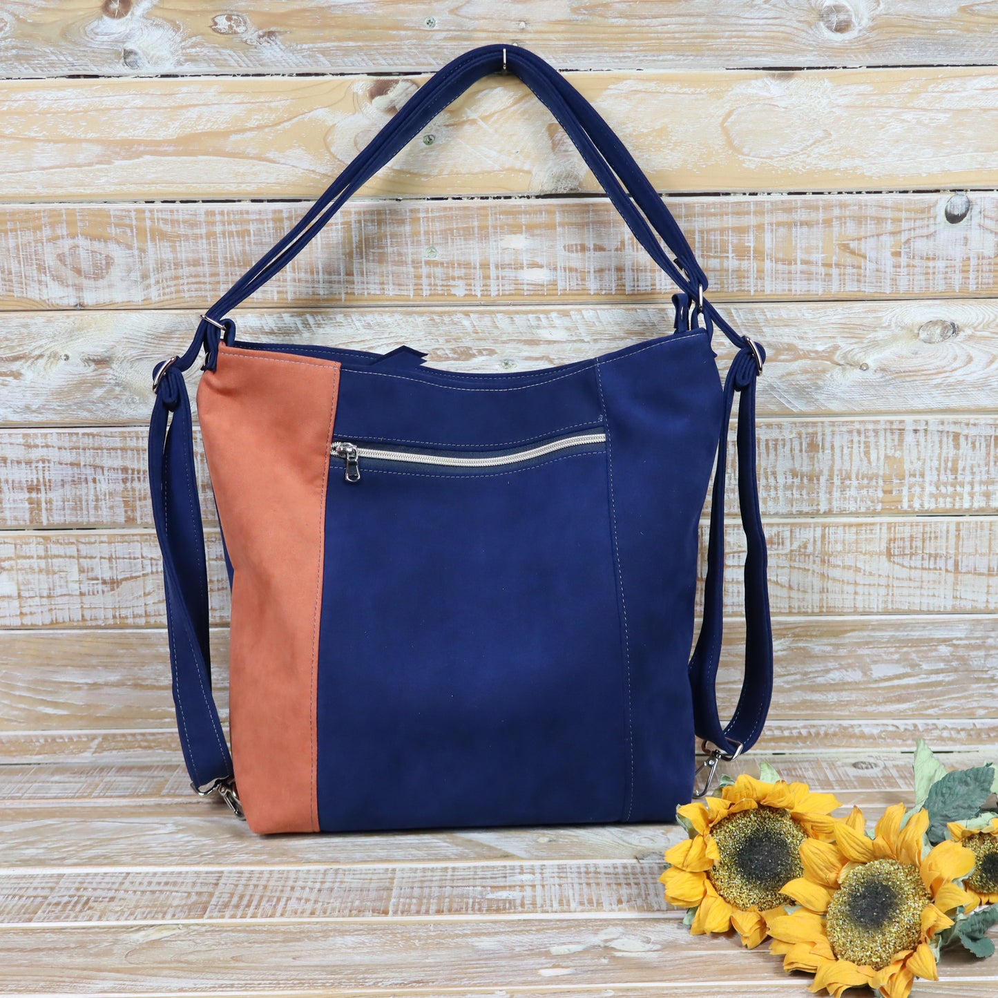 Orange-blaue Rucksacktasche