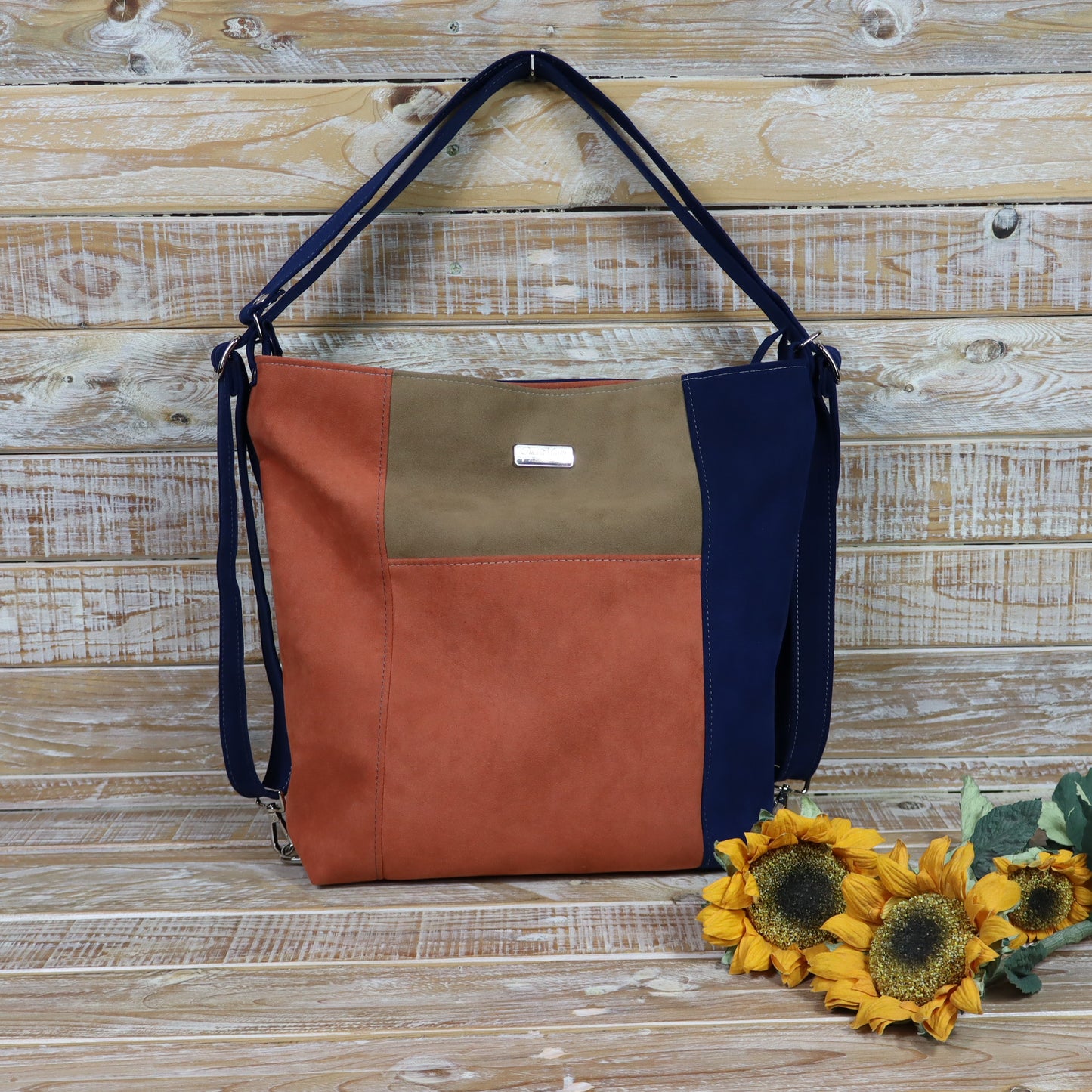 Orange-blaue Rucksacktasche