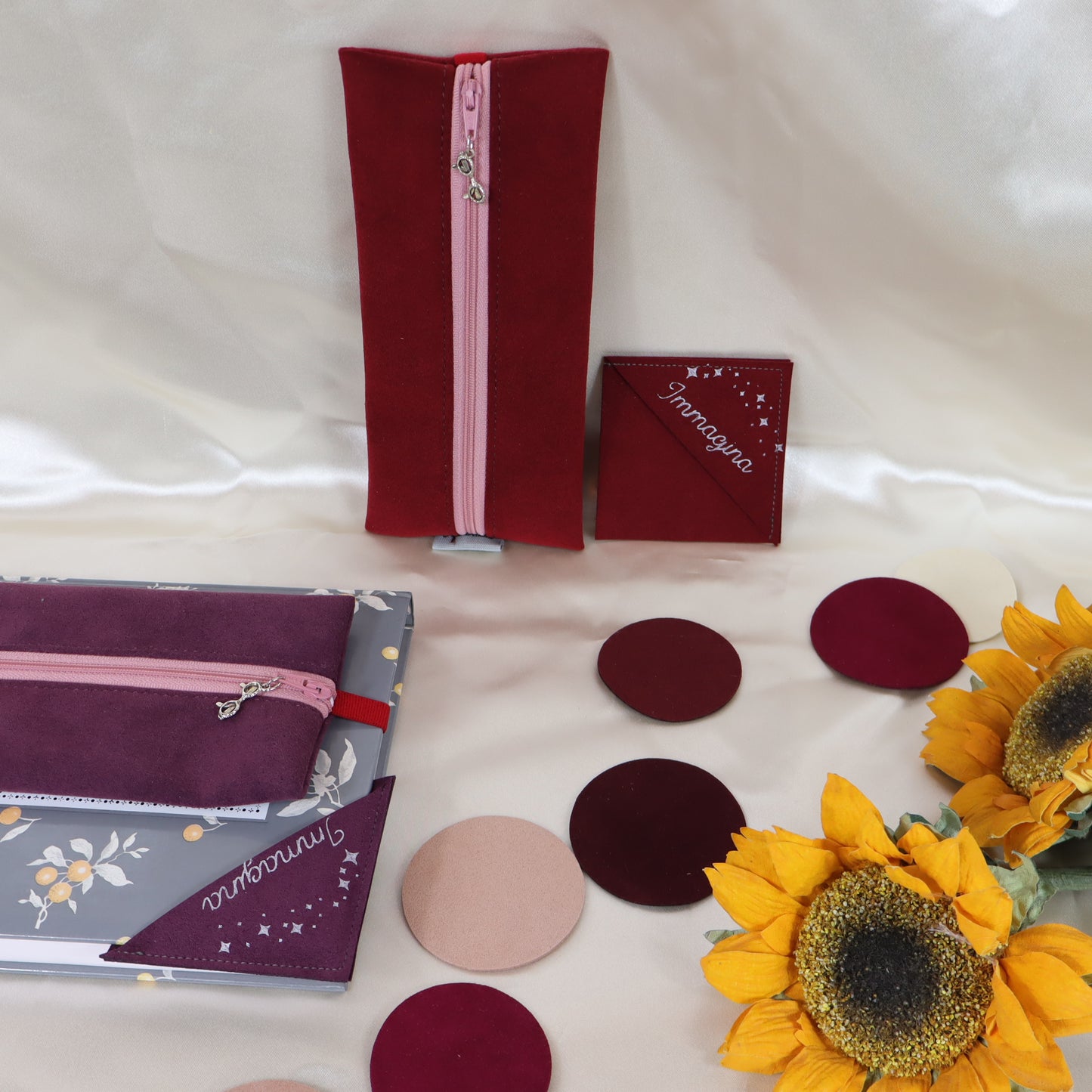 Astuccio con elastico e segnalibro