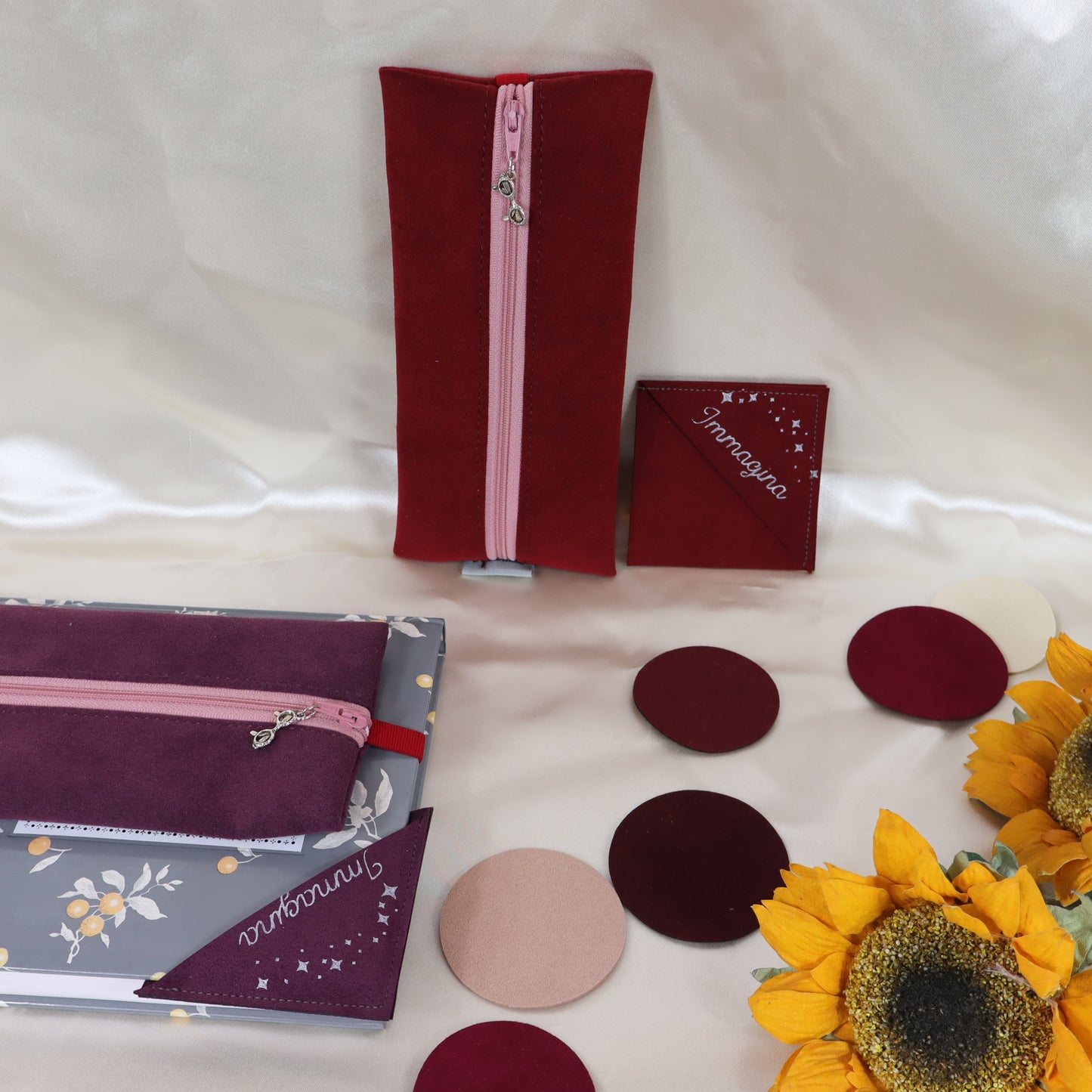 Astuccio con elastico e segnalibro