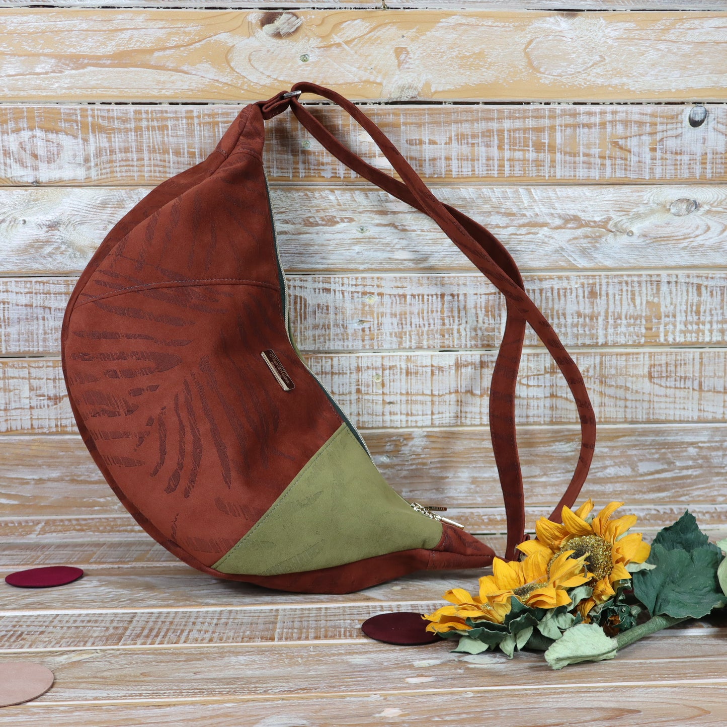 Hobo Bag bruciato con foglie stilizzate